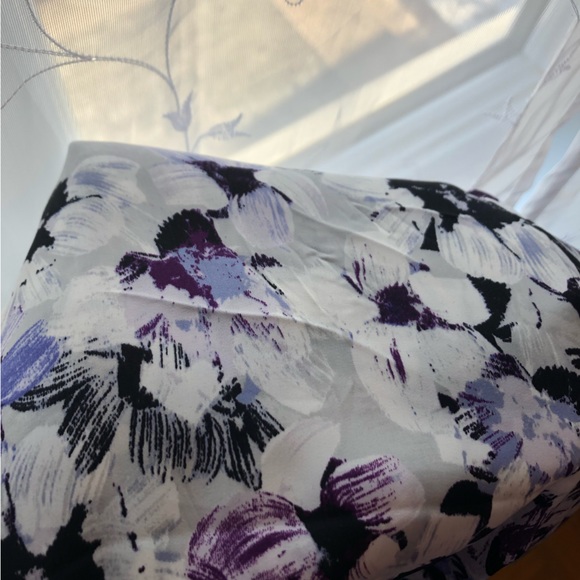 Beautiful purple Dynamite floral blouse with front zipper 🌸 - Picture 9 of 9